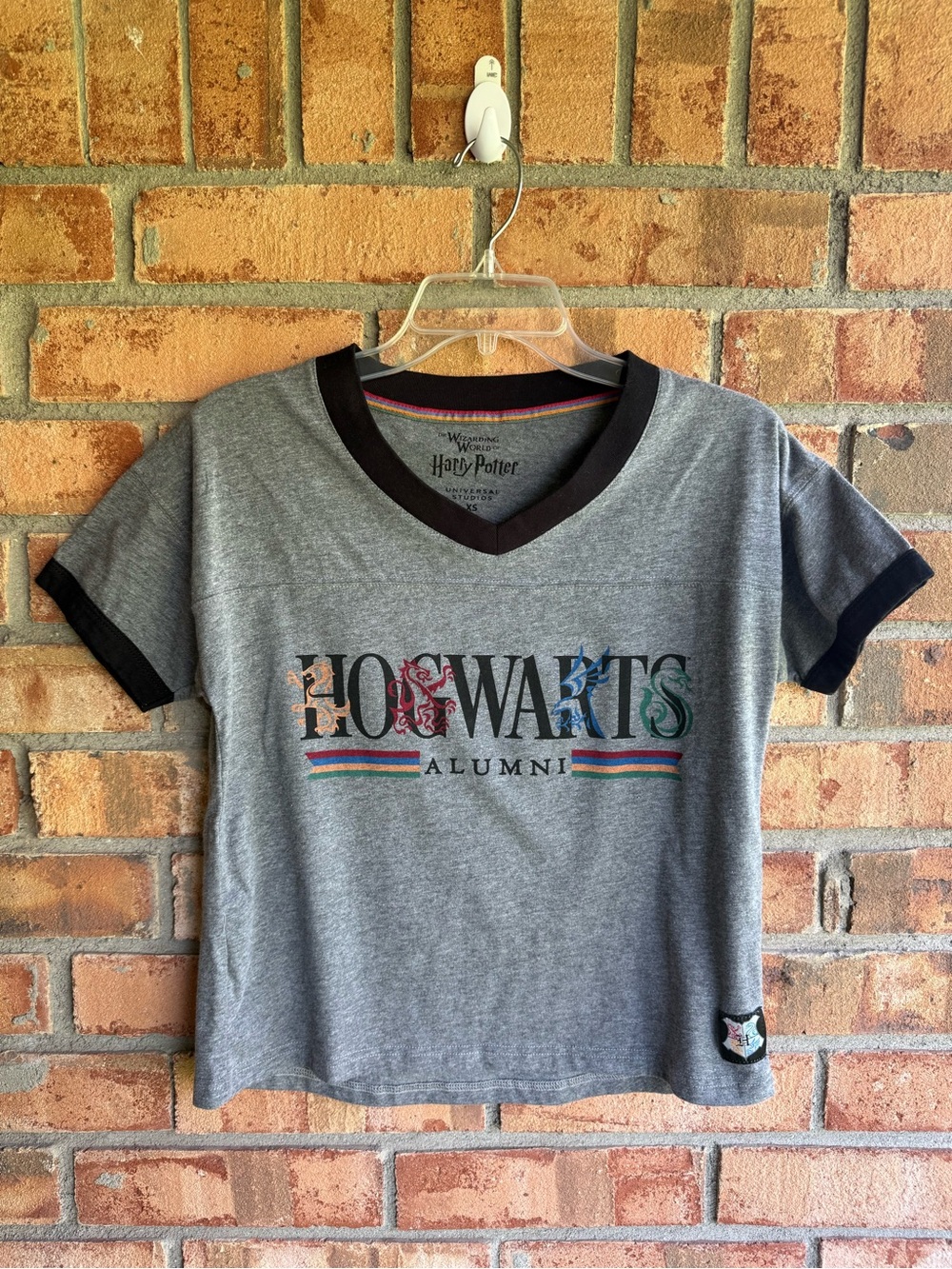 Harry Potter Hogwarts Alumni Grey Ringer Short Sleeve Tee XS Universal Studios